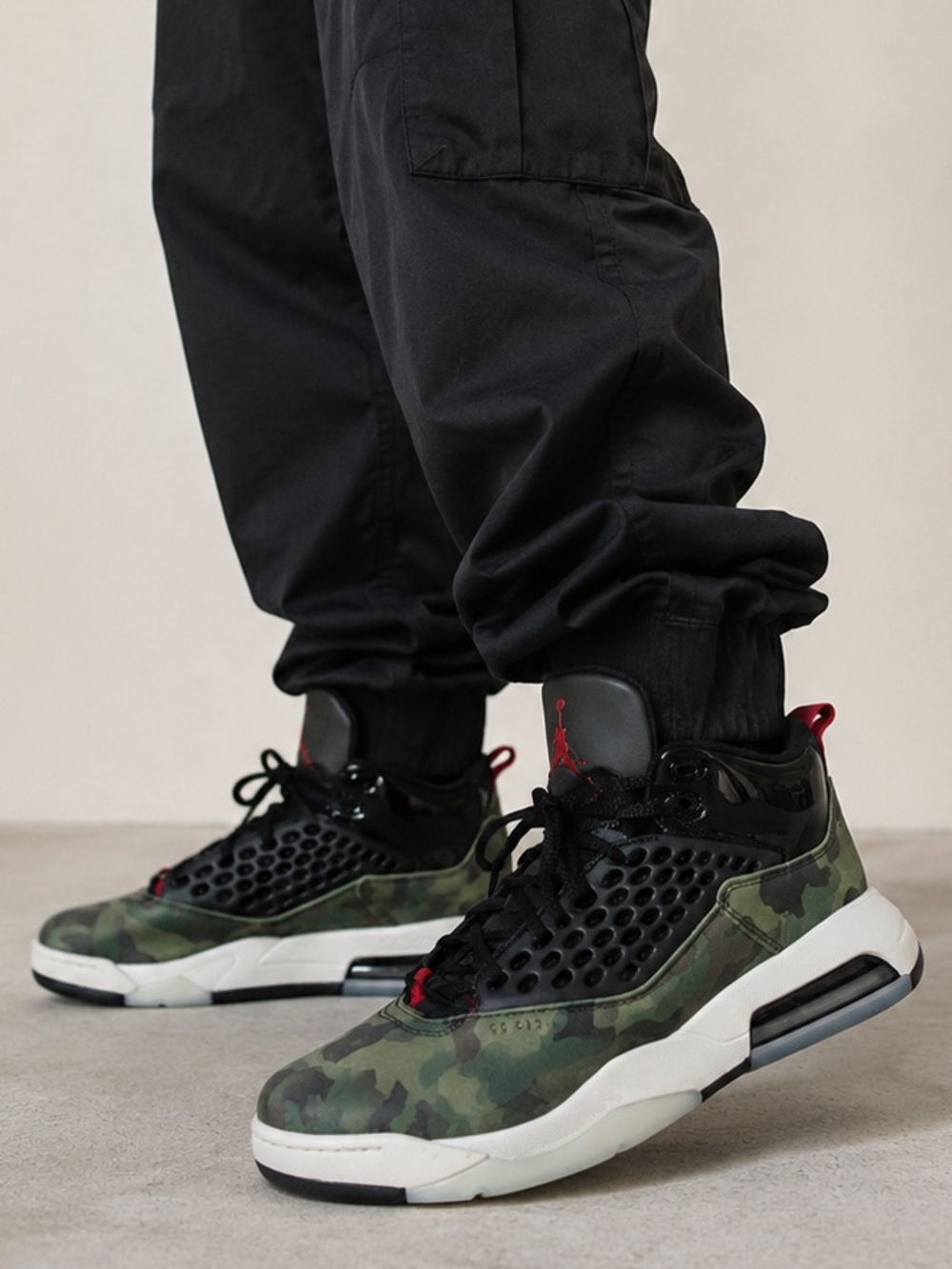 Men’s Jordan Maxin 200 Medium Olive Gym Red Black Camo Sneakers size 10.5